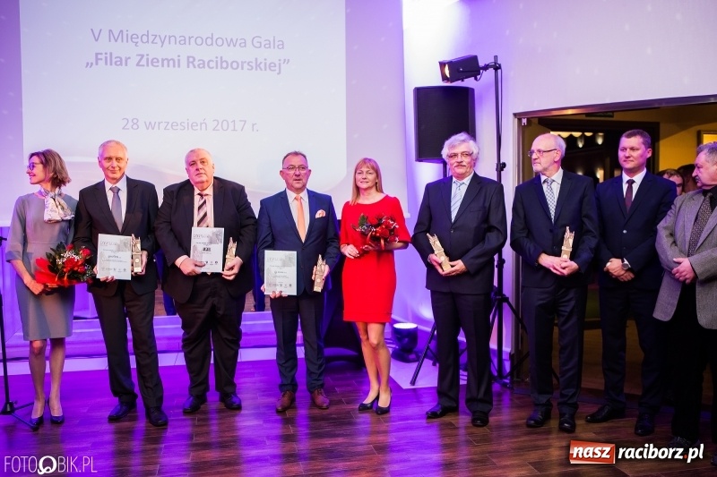 Zdjęcie w galerii na portalu naszraciborz.pl: Wręczono Filary Ziemi Raciborskiej. Gala w hotelu Racibor wiadomości z regionu