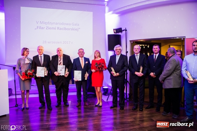 Zdjęcie w galerii na portalu naszraciborz.pl: Wręczono Filary Ziemi Raciborskiej. Gala w hotelu Racibor wiadomości z regionu