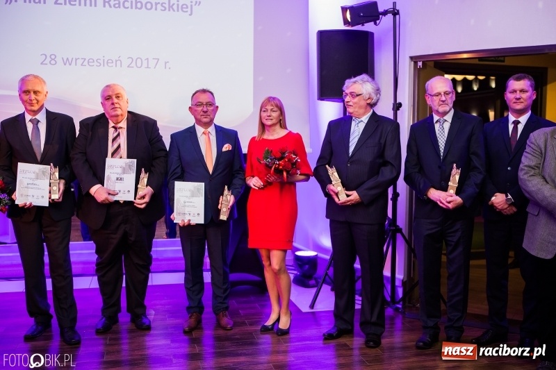 Zdjęcie w galerii na portalu naszraciborz.pl: Wręczono Filary Ziemi Raciborskiej. Gala w hotelu Racibor wiadomości z regionu
