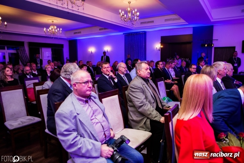 Zdjęcie w galerii na portalu naszraciborz.pl: Wręczono Filary Ziemi Raciborskiej. Gala w hotelu Racibor wiadomości z regionu
