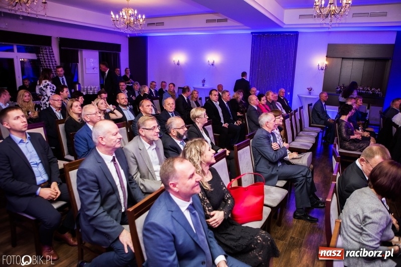 Zdjęcie w galerii na portalu naszraciborz.pl: Wręczono Filary Ziemi Raciborskiej. Gala w hotelu Racibor wiadomości z regionu