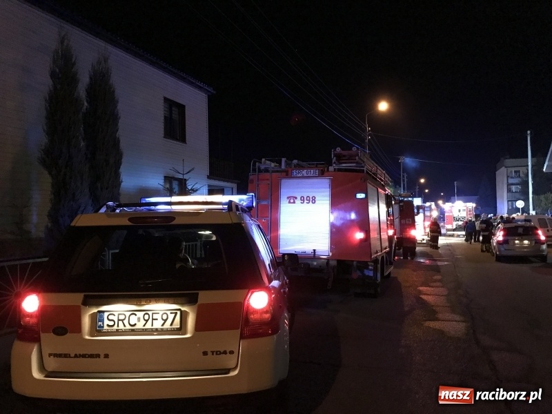 Zdjęcie w galerii na portalu naszraciborz.pl: Pożar w mieszkaniu w bloku przy ulicy Poprzecznej w Krzyżanowicach FOTO i WIDEO wiadomości z regionu