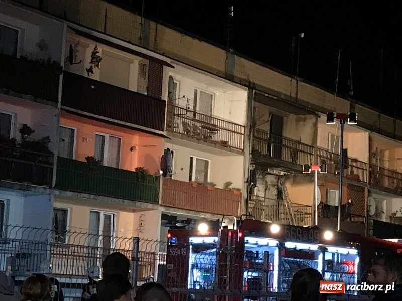Zdjęcie w galerii na portalu naszraciborz.pl: Pożar w mieszkaniu w bloku przy ulicy Poprzecznej w Krzyżanowicach FOTO i WIDEO wiadomości z regionu
