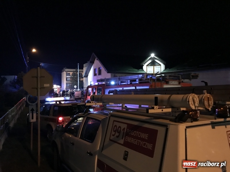 Zdjęcie w galerii na portalu naszraciborz.pl: Pożar w mieszkaniu w bloku przy ulicy Poprzecznej w Krzyżanowicach FOTO i WIDEO wiadomości z regionu