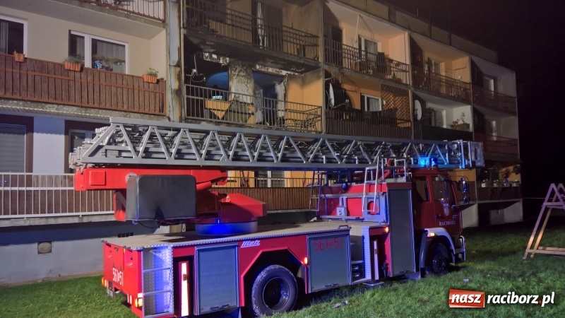 Zdjęcie w galerii na portalu naszraciborz.pl: Pożar w mieszkaniu w bloku przy ulicy Poprzecznej w Krzyżanowicach FOTO i WIDEO wiadomości z regionu