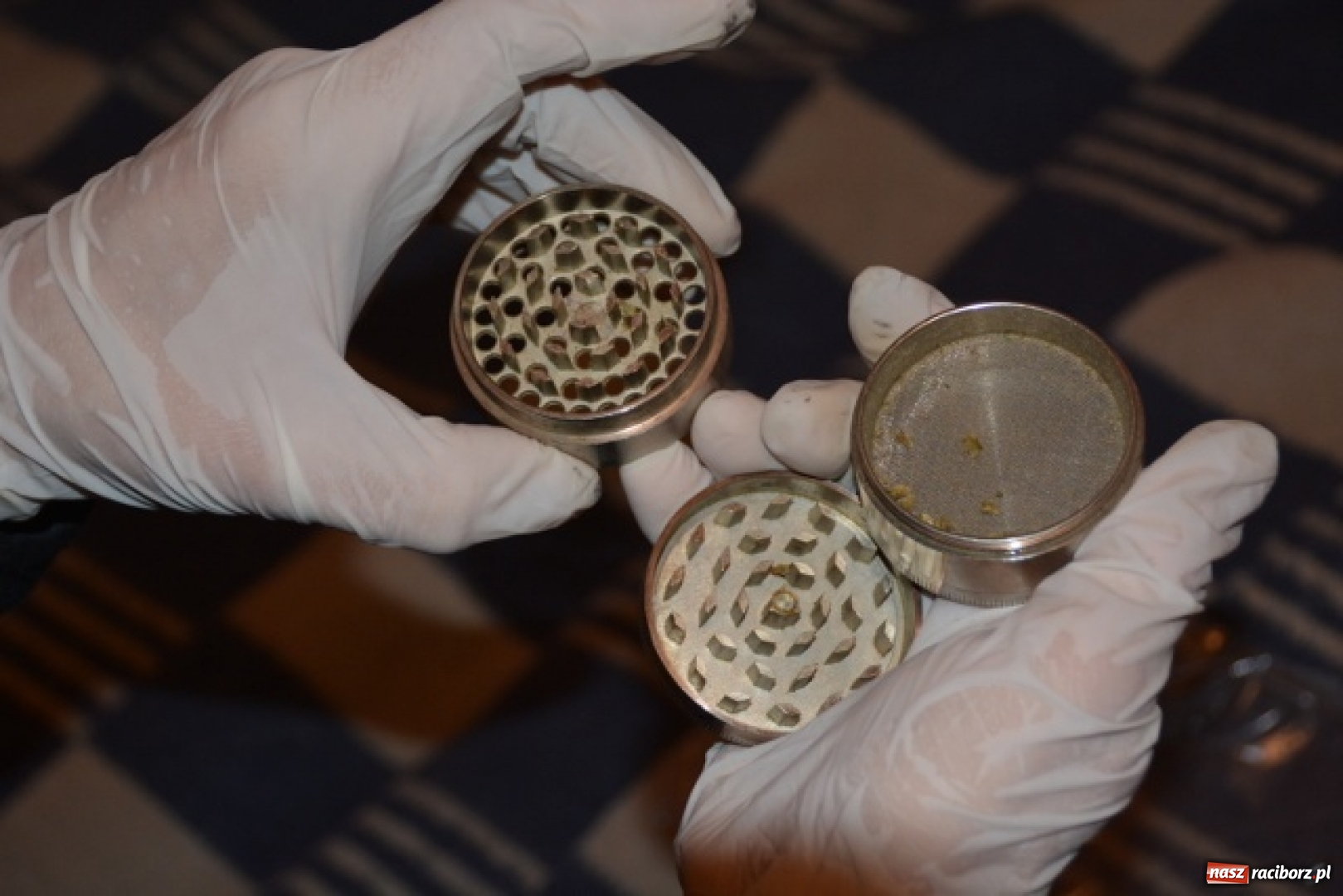 Zdjęcie w galerii na portalu naszraciborz.pl: Śląska Straż Graniczna z Raciborza rozbiła grupę rozprowadzającą narkotyki i dopalacze wiadomości z regionu