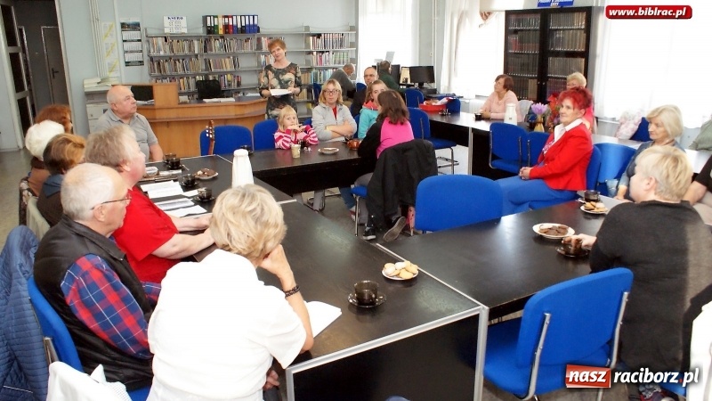 Zdjęcie w galerii na portalu naszraciborz.pl: Oratorium na dotyk – wieczór autorski raciborskich poetek w bibliotece wiadomości z regionu