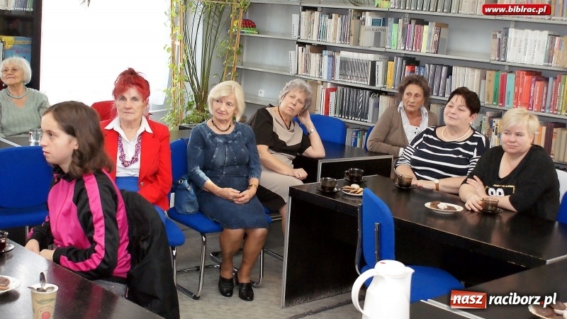 Zdjęcie w galerii na portalu naszraciborz.pl: Oratorium na dotyk – wieczór autorski raciborskich poetek w bibliotece wiadomości z regionu