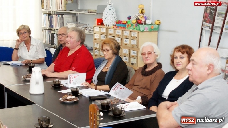 Zdjęcie w galerii na portalu naszraciborz.pl: Oratorium na dotyk – wieczór autorski raciborskich poetek w bibliotece wiadomości z regionu