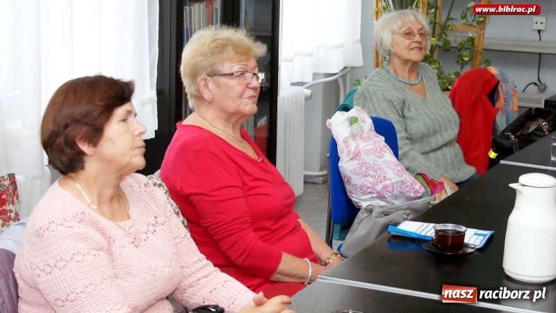 Zdjęcie w galerii na portalu naszraciborz.pl: Oratorium na dotyk – wieczór autorski raciborskich poetek w bibliotece wiadomości z regionu