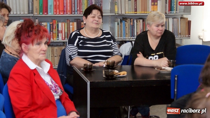 Zdjęcie w galerii na portalu naszraciborz.pl: Oratorium na dotyk – wieczór autorski raciborskich poetek w bibliotece wiadomości z regionu