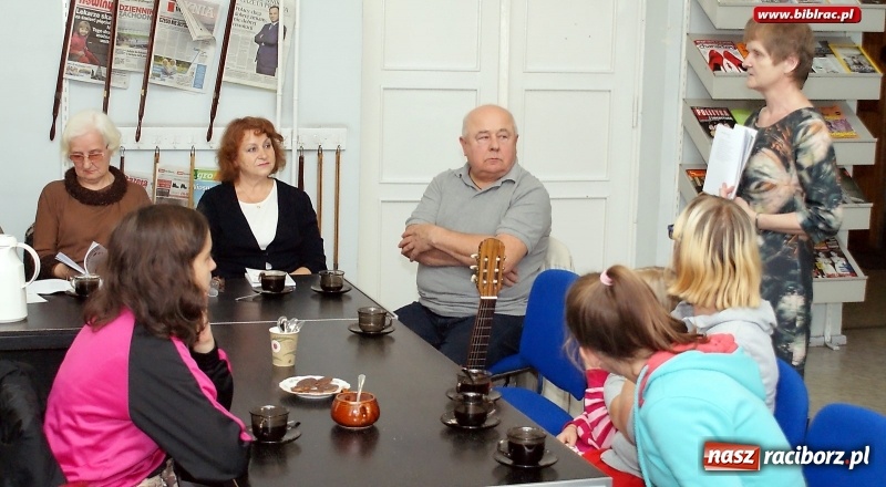 Zdjęcie w galerii na portalu naszraciborz.pl: Oratorium na dotyk – wieczór autorski raciborskich poetek w bibliotece wiadomości z regionu