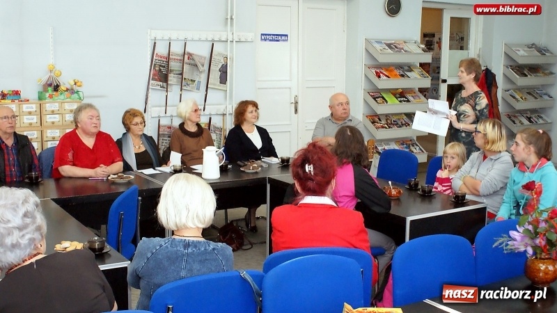 Zdjęcie w galerii na portalu naszraciborz.pl: Oratorium na dotyk – wieczór autorski raciborskich poetek w bibliotece wiadomości z regionu
