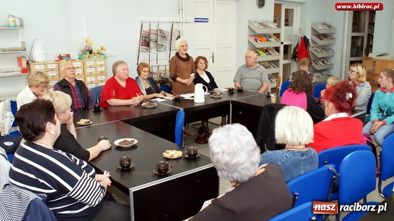 Zdjęcie w galerii na portalu naszraciborz.pl: Oratorium na dotyk – wieczór autorski raciborskich poetek w bibliotece wiadomości z regionu
