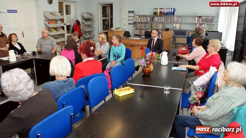 Zdjęcie w galerii na portalu naszraciborz.pl: Oratorium na dotyk – wieczór autorski raciborskich poetek w bibliotece wiadomości z regionu