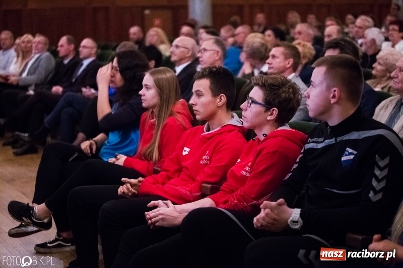 Zdjęcie w galerii na portalu naszraciborz.pl: 40 lat raciborskiej Szkoły Mistrzostwa Sportowego w telewizyjnym skrócie wiadomości z regionu