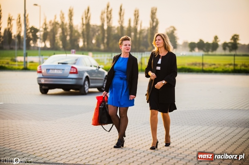 Zdjęcie w galerii na portalu naszraciborz.pl: ZSOMS bawi się w Zakrzowie. Zobacz, kto przyszedł na jubileuszowy bal  wiadomości z regionu