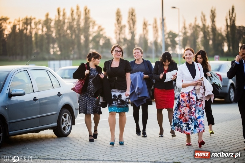 Zdjęcie w galerii na portalu naszraciborz.pl: ZSOMS bawi się w Zakrzowie. Zobacz, kto przyszedł na jubileuszowy bal  wiadomości z regionu