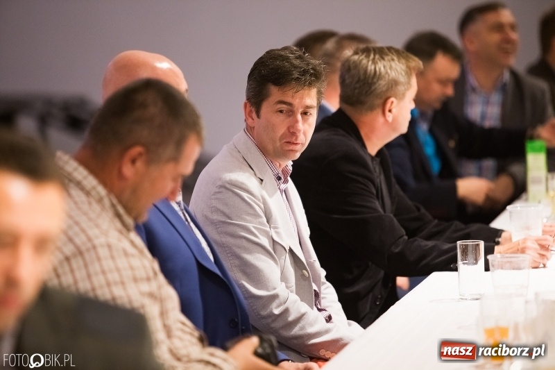 Zdjęcie w galerii na portalu naszraciborz.pl: ZSOMS bawi się w Zakrzowie. Zobacz, kto przyszedł na jubileuszowy bal  wiadomości z regionu