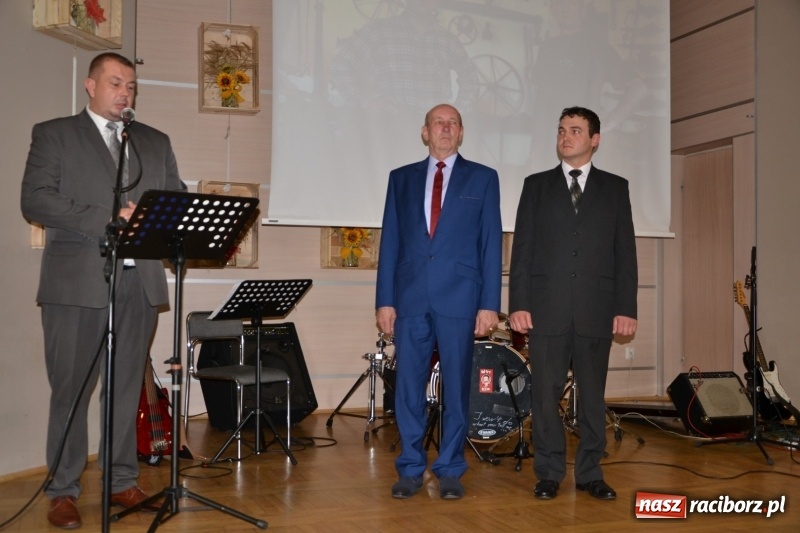 Zdjęcie w galerii na portalu naszraciborz.pl: Jan i Robert Sochowie z Nagrodą Wójta Krzyżanowic wiadomości z regionu