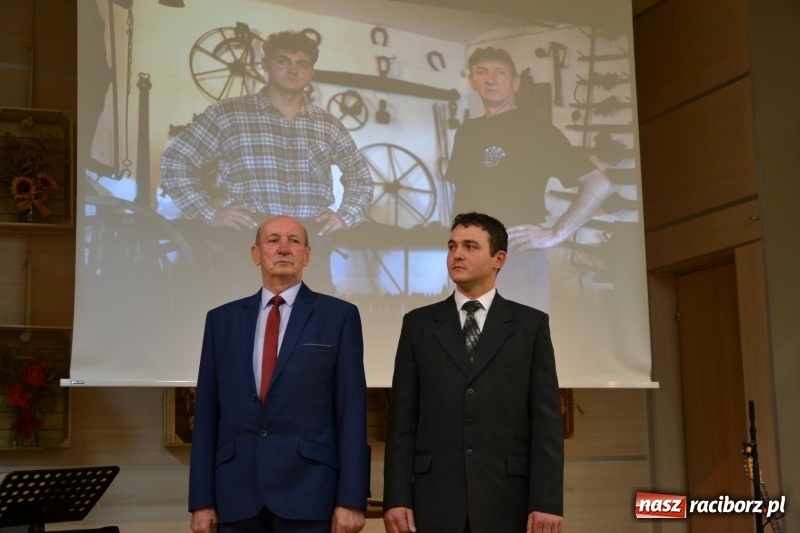 Zdjęcie w galerii na portalu naszraciborz.pl: Jan i Robert Sochowie z Nagrodą Wójta Krzyżanowic wiadomości z regionu
