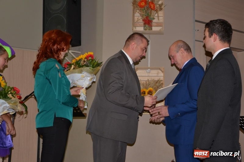 Zdjęcie w galerii na portalu naszraciborz.pl: Jan i Robert Sochowie z Nagrodą Wójta Krzyżanowic wiadomości z regionu