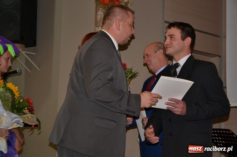 Zdjęcie w galerii na portalu naszraciborz.pl: Jan i Robert Sochowie z Nagrodą Wójta Krzyżanowic wiadomości z regionu