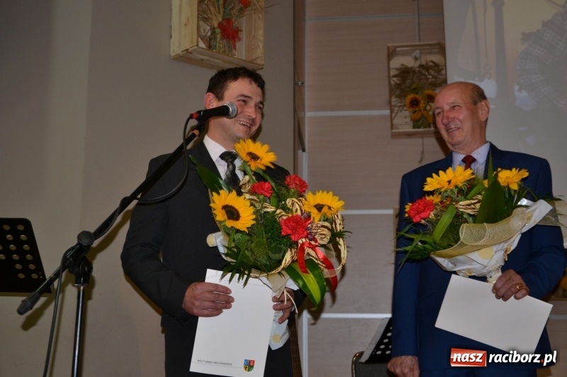 Zdjęcie w galerii na portalu naszraciborz.pl: Jan i Robert Sochowie z Nagrodą Wójta Krzyżanowic wiadomości z regionu