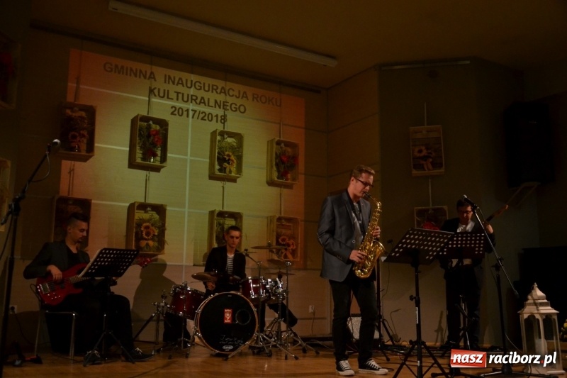 Zdjęcie w galerii na portalu naszraciborz.pl: Jan i Robert Sochowie z Nagrodą Wójta Krzyżanowic wiadomości z regionu