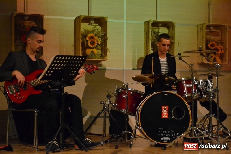 Zdjęcie w galerii na portalu naszraciborz.pl: Jan i Robert Sochowie z Nagrodą Wójta Krzyżanowic wiadomości z regionu