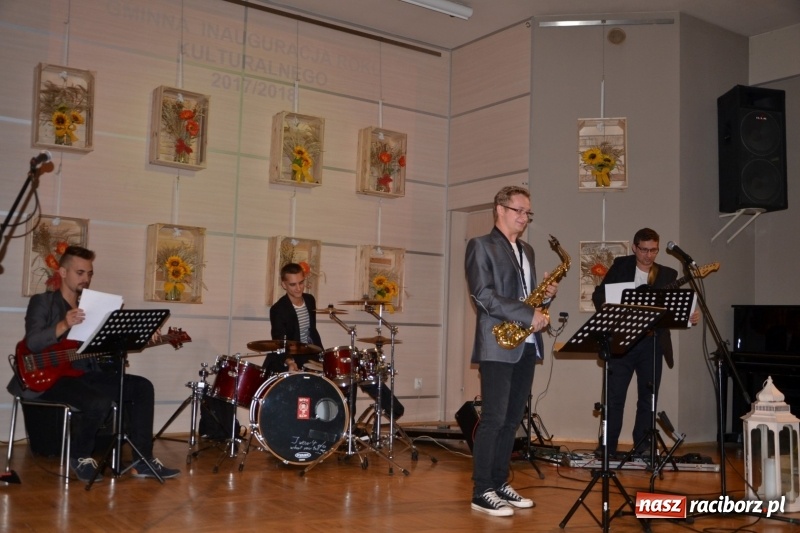 Zdjęcie w galerii na portalu naszraciborz.pl: Jan i Robert Sochowie z Nagrodą Wójta Krzyżanowic wiadomości z regionu