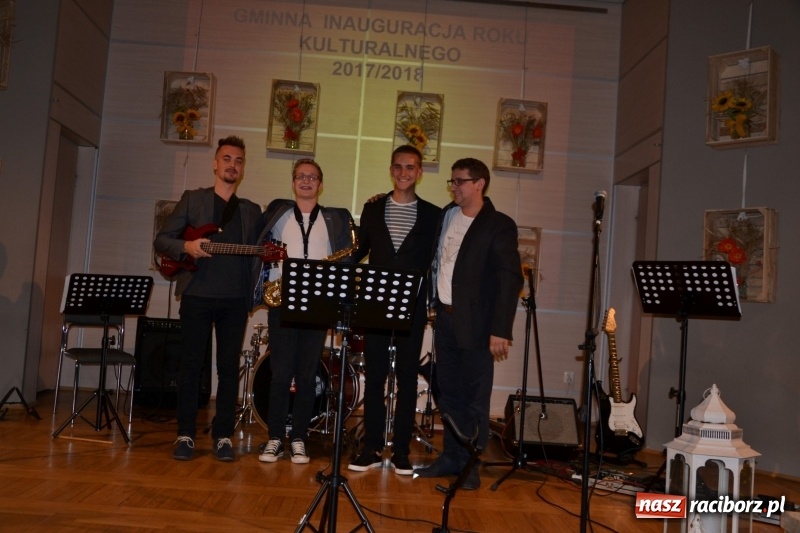 Zdjęcie w galerii na portalu naszraciborz.pl: Jan i Robert Sochowie z Nagrodą Wójta Krzyżanowic wiadomości z regionu