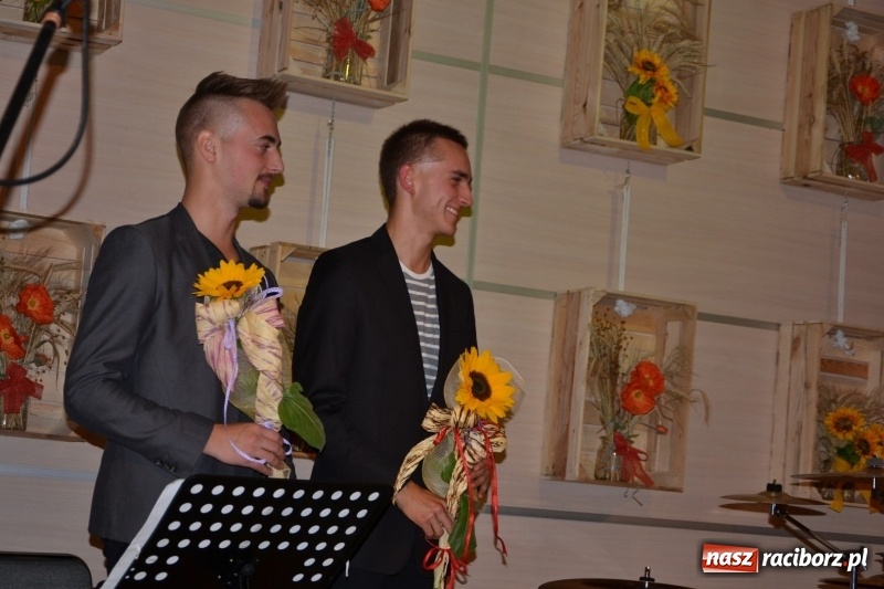 Zdjęcie w galerii na portalu naszraciborz.pl: Jan i Robert Sochowie z Nagrodą Wójta Krzyżanowic wiadomości z regionu