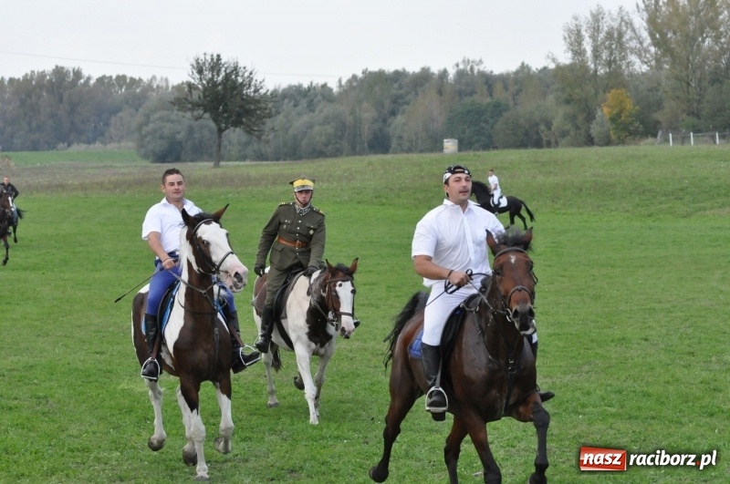 Zdjęcie w galerii na portalu naszraciborz.pl: Hubertus 2017. Adrian Krzemień złapał lisią kitę  wiadomości z regionu