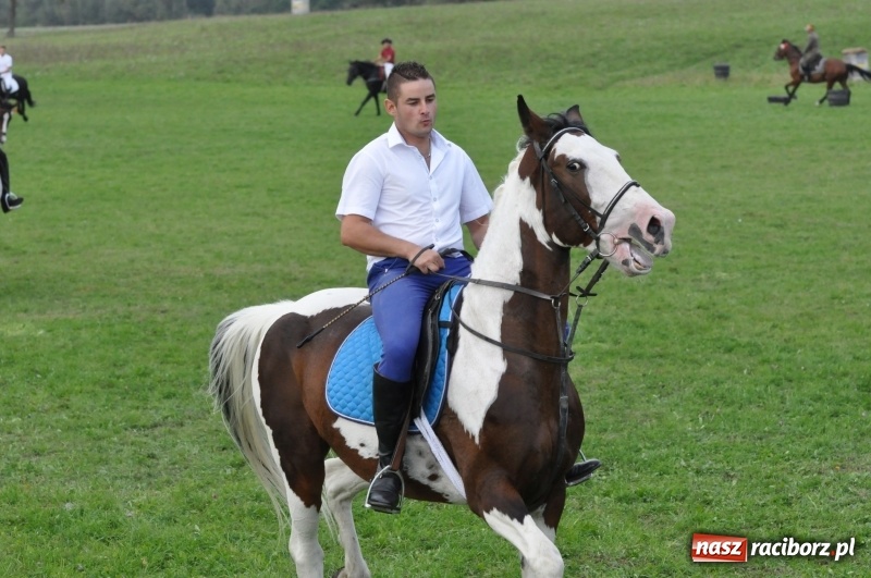 Zdjęcie w galerii na portalu naszraciborz.pl: Hubertus 2017. Adrian Krzemień złapał lisią kitę  wiadomości z regionu