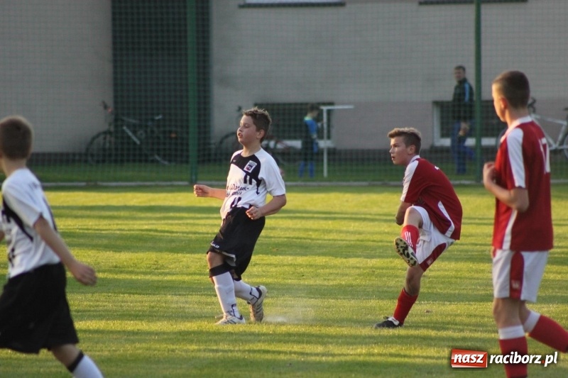 Zdjęcie w galerii na portalu naszraciborz.pl: Trampkarze KS Krzanowice rozgromili KS Naprzód Borucin  wiadomości z regionu