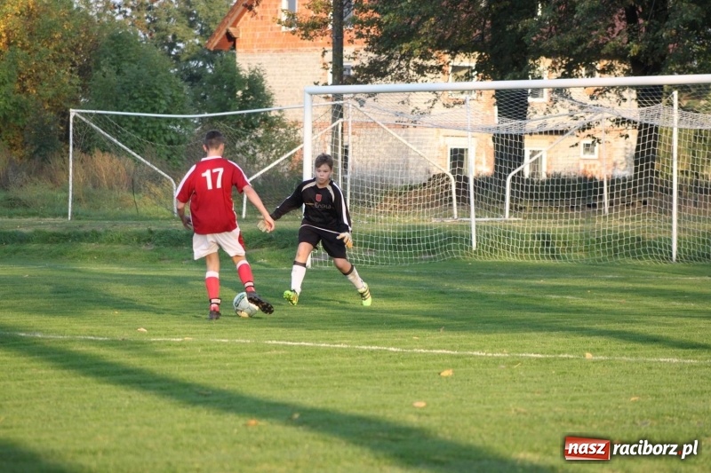 Zdjęcie w galerii na portalu naszraciborz.pl: Trampkarze KS Krzanowice rozgromili KS Naprzód Borucin  wiadomości z regionu