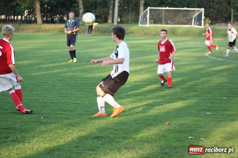Zdjęcie w galerii na portalu naszraciborz.pl: Trampkarze KS Krzanowice rozgromili KS Naprzód Borucin  wiadomości z regionu