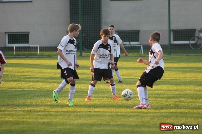 Zdjęcie w galerii na portalu naszraciborz.pl: Trampkarze KS Krzanowice rozgromili KS Naprzód Borucin  wiadomości z regionu