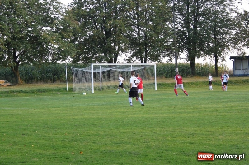 Zdjęcie w galerii na portalu naszraciborz.pl: Trampkarze KS Krzanowice rozgromili KS Naprzód Borucin  wiadomości z regionu