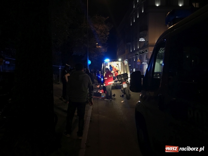 Zdjęcie w galerii na portalu naszraciborz.pl: Zderzenie motocykla i renault na Wojska Polskiego  wiadomości z regionu