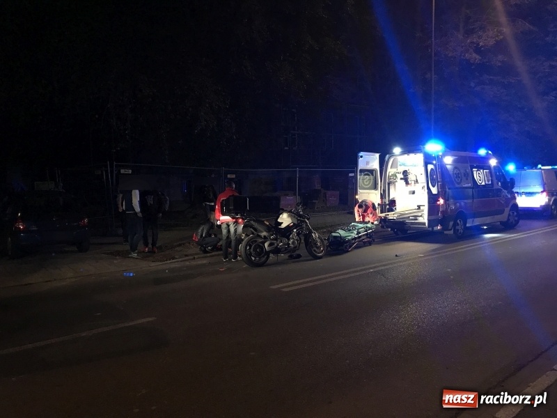 Zdjęcie w galerii na portalu naszraciborz.pl: Zderzenie motocykla i renault na Wojska Polskiego  wiadomości z regionu