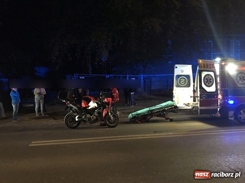 Zdjęcie w galerii na portalu naszraciborz.pl: Zderzenie motocykla i renault na Wojska Polskiego  wiadomości z regionu