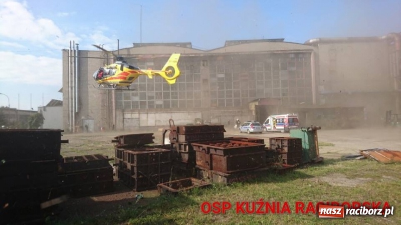 Zdjęcie w galerii na portalu naszraciborz.pl: Wypadek na terenie Odlewni Rafametu. Śmigłowiec zabrał rannego pracownika wiadomości z regionu