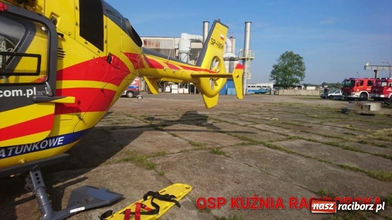 Zdjęcie w galerii na portalu naszraciborz.pl: Wypadek na terenie Odlewni Rafametu. Śmigłowiec zabrał rannego pracownika wiadomości z regionu