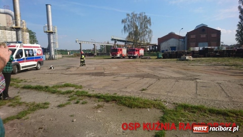 Zdjęcie w galerii na portalu naszraciborz.pl: Wypadek na terenie Odlewni Rafametu. Śmigłowiec zabrał rannego pracownika wiadomości z regionu