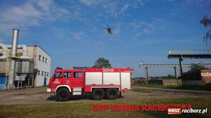 Zdjęcie w galerii na portalu naszraciborz.pl: Wypadek na terenie Odlewni Rafametu. Śmigłowiec zabrał rannego pracownika wiadomości z regionu