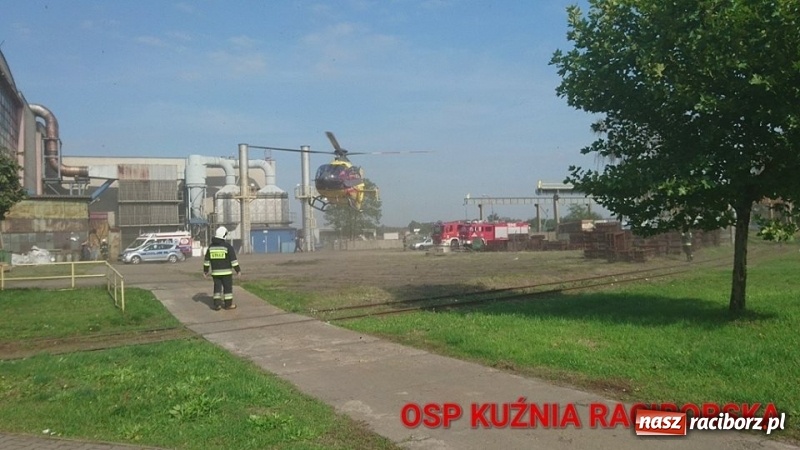 Zdjęcie w galerii na portalu naszraciborz.pl: Wypadek na terenie Odlewni Rafametu. Śmigłowiec zabrał rannego pracownika wiadomości z regionu