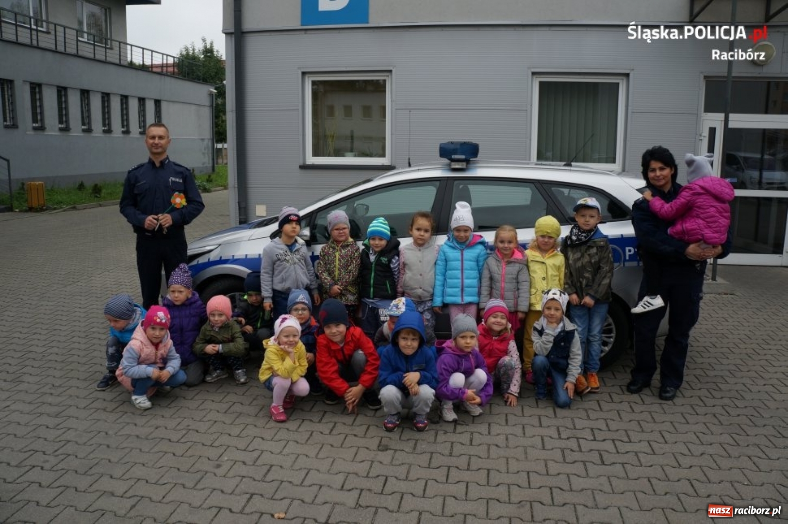 Zdjęcie w galerii na portalu naszraciborz.pl: Przedszkolaki z wizytą w raciborskiej komendzie policji  wiadomości z regionu