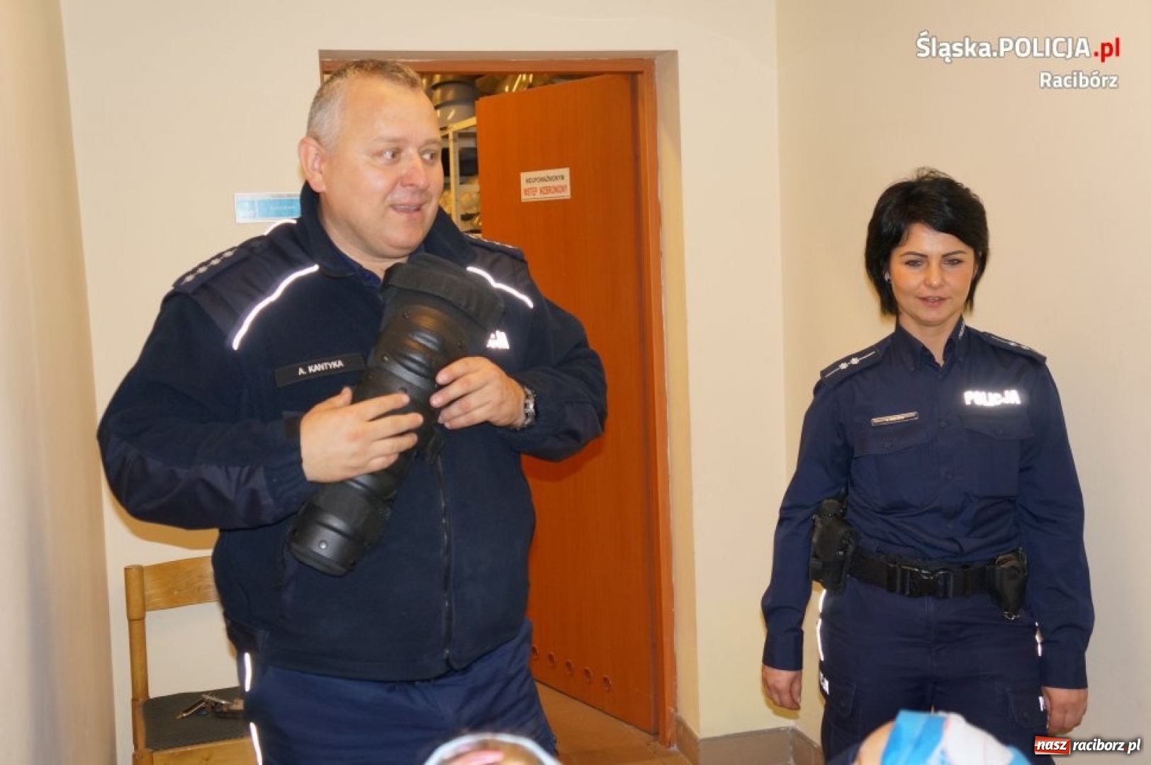 Zdjęcie w galerii na portalu naszraciborz.pl: Przedszkolaki z wizytą w raciborskiej komendzie policji  wiadomości z regionu